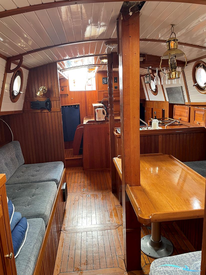 Bruce Roberts Spray 33