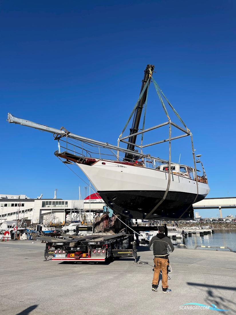 Bruce Roberts Spray 33