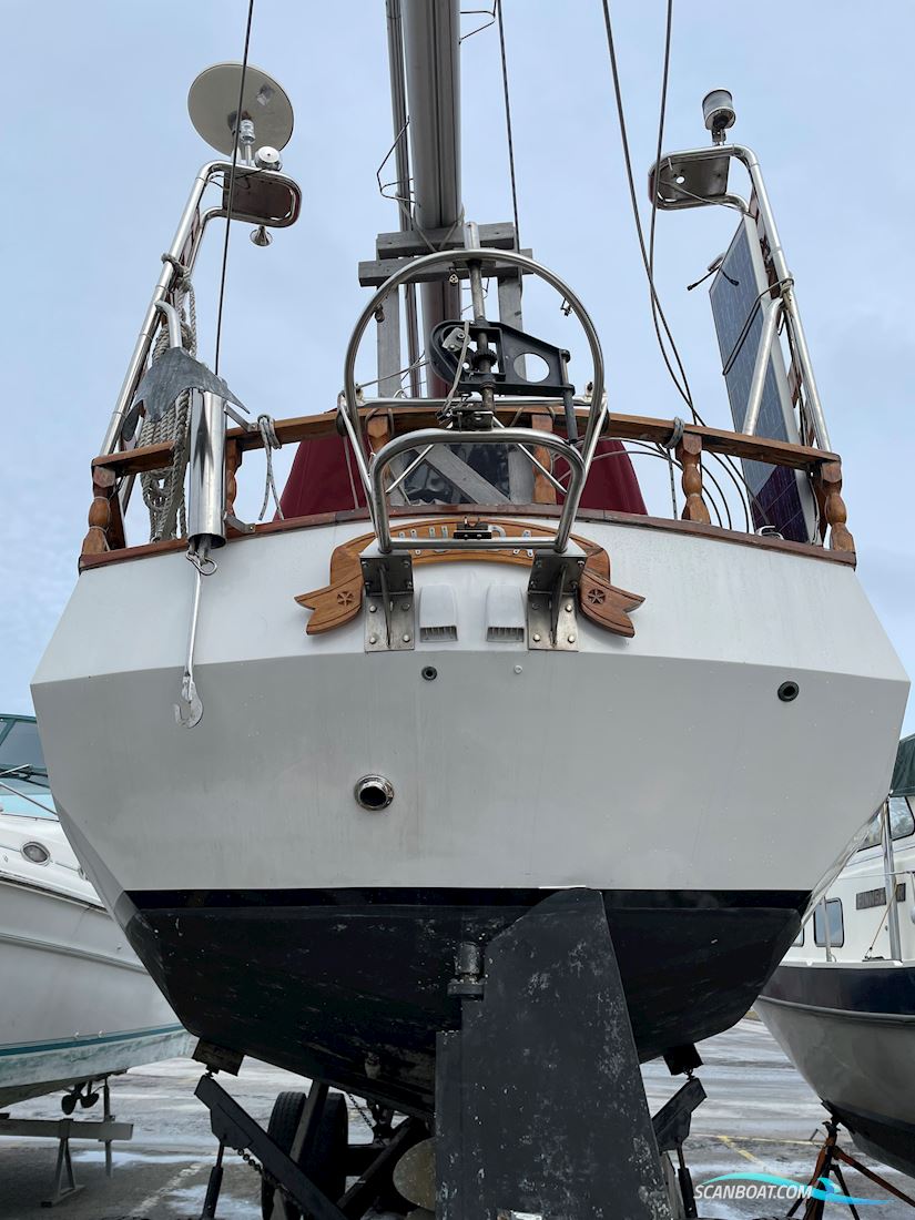 Bruce Roberts Spray 33