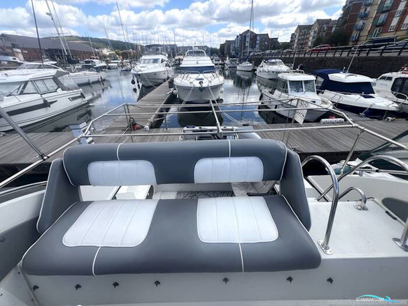 Carver Santego 30