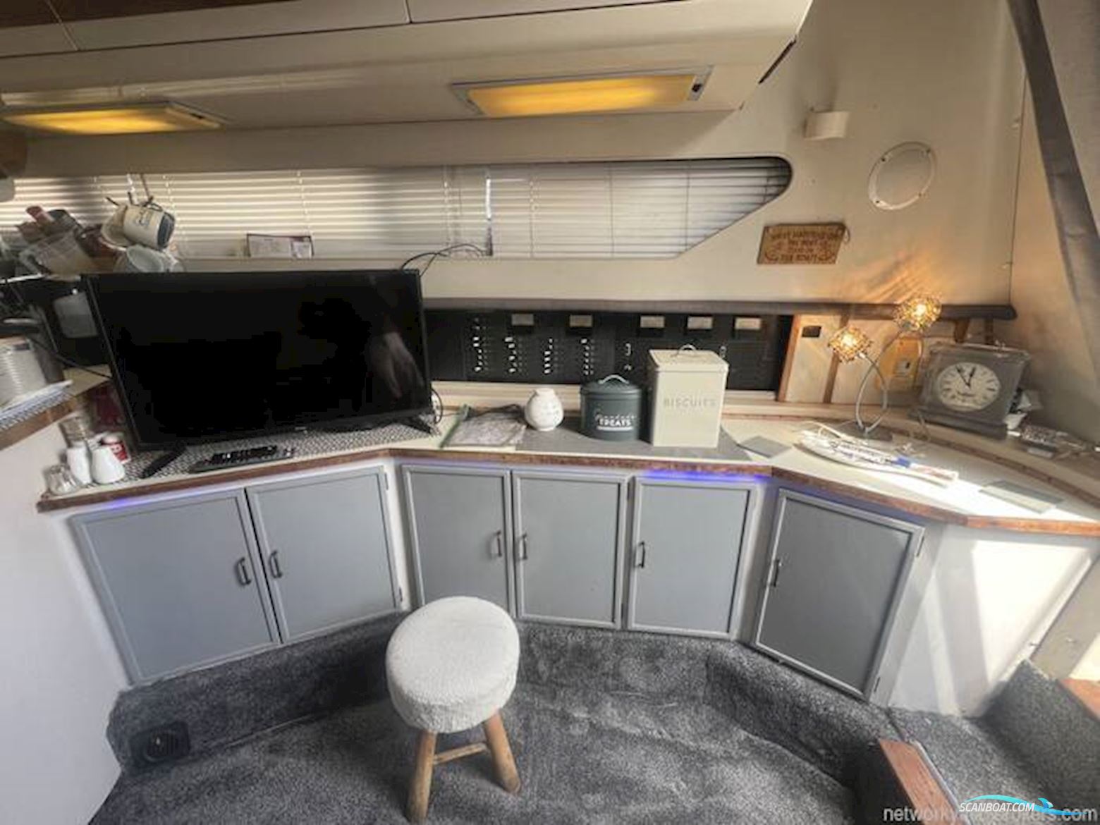 Carver Santego 30