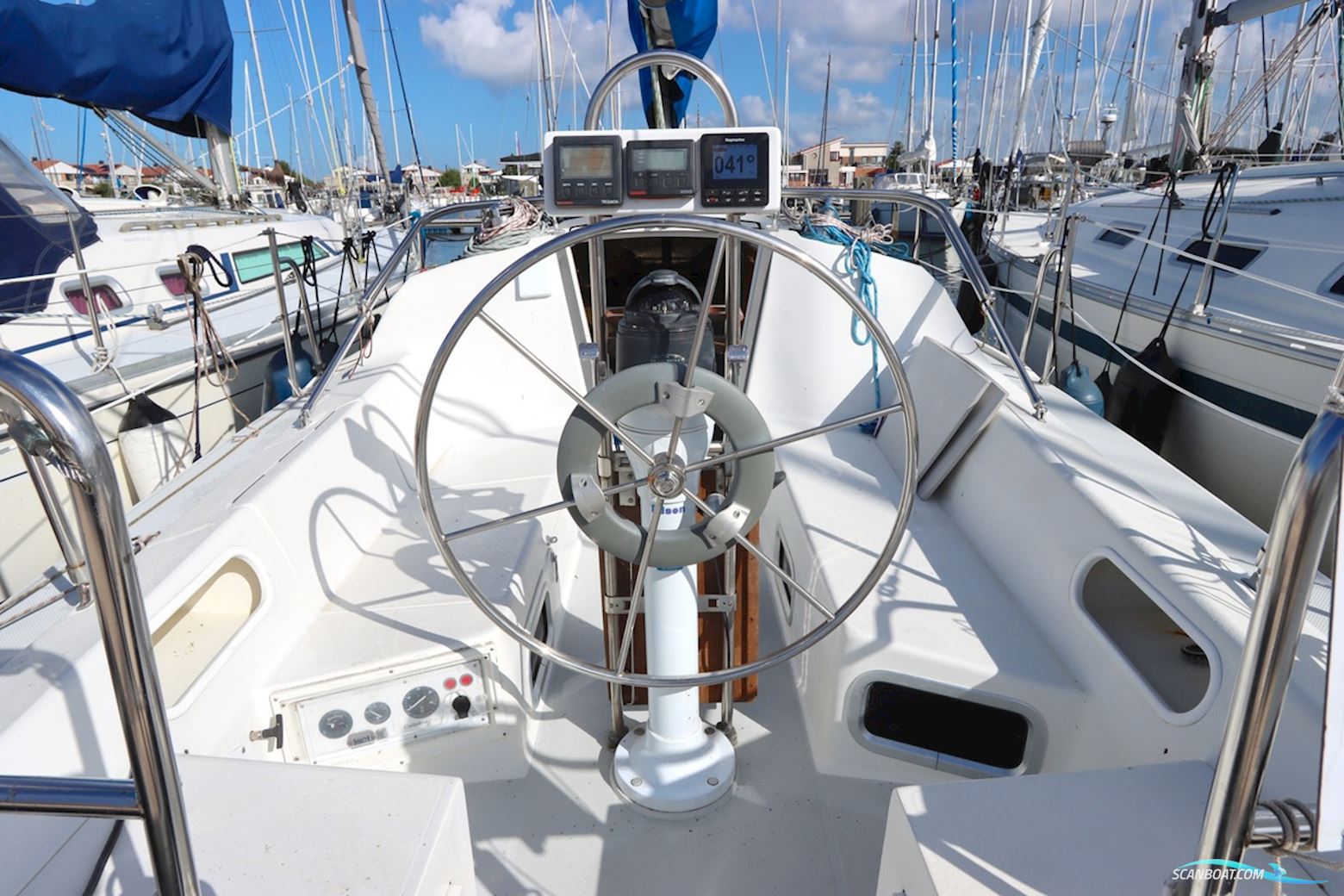 Catalina 270