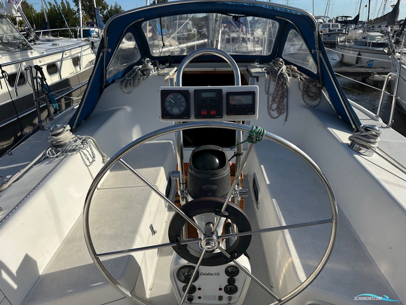 Catalina 320