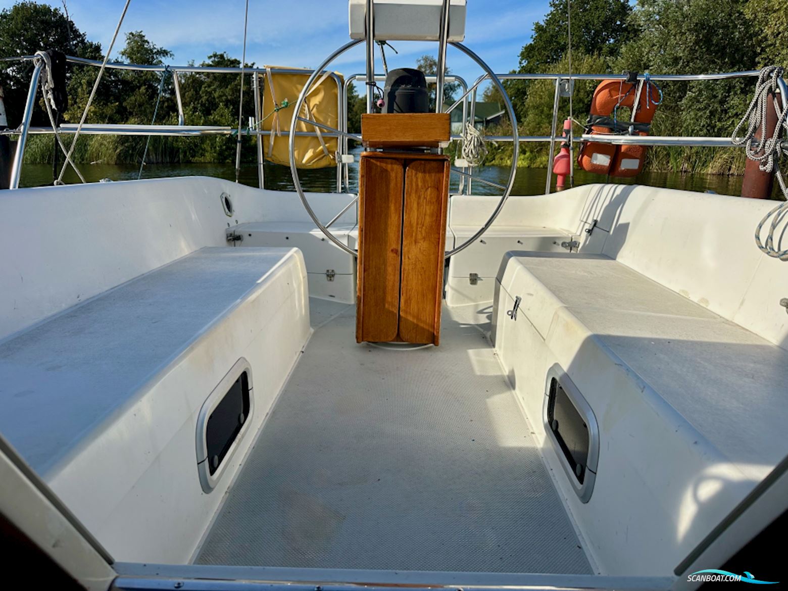 Catalina 320