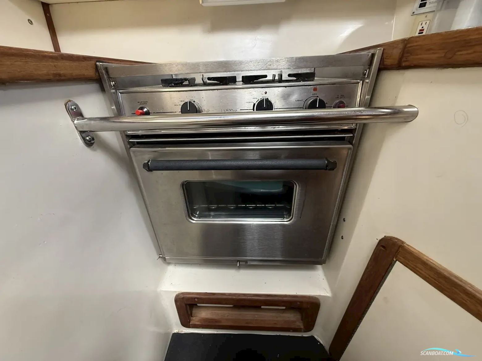 Catalina 320