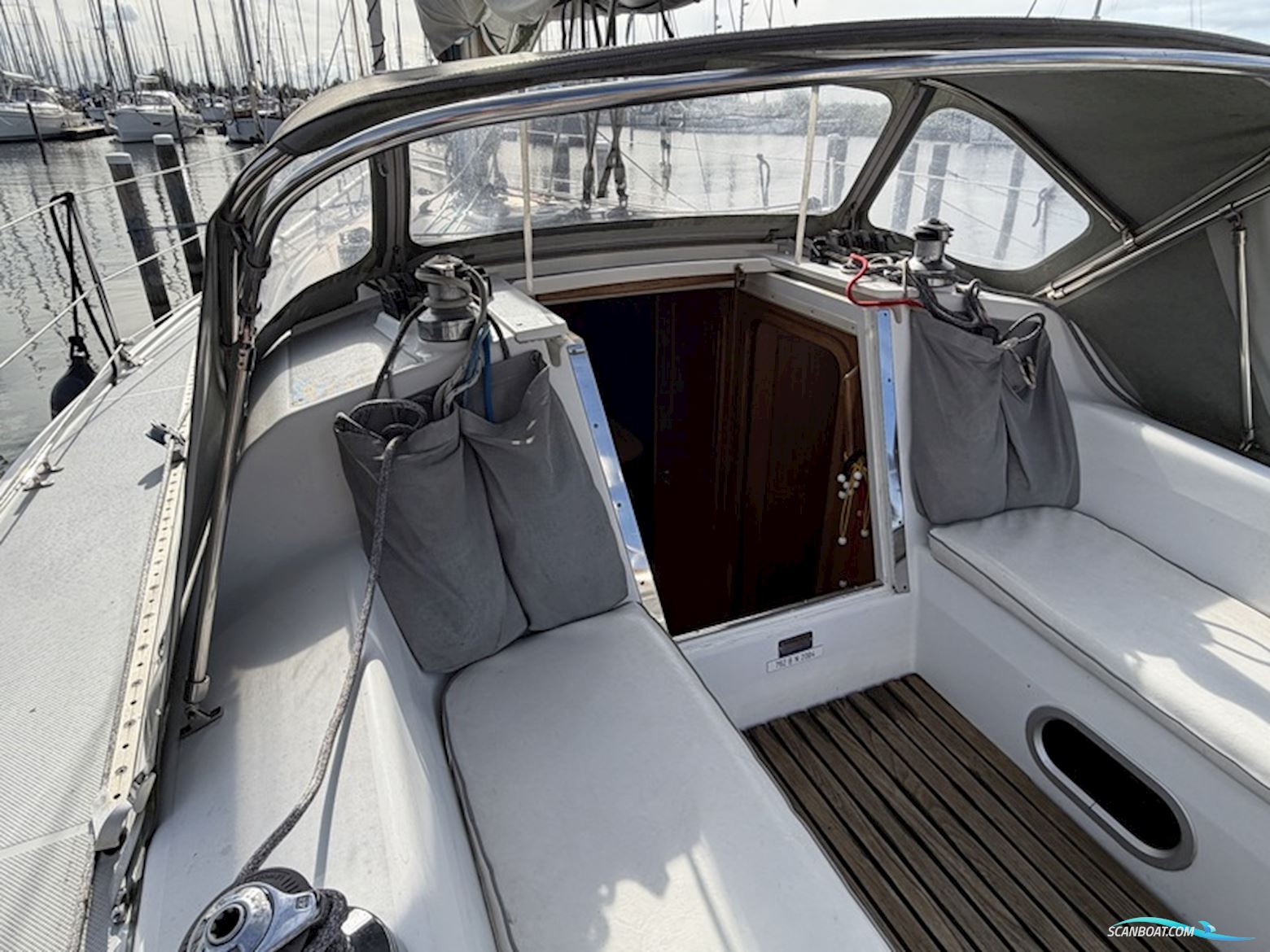 Catalina 320