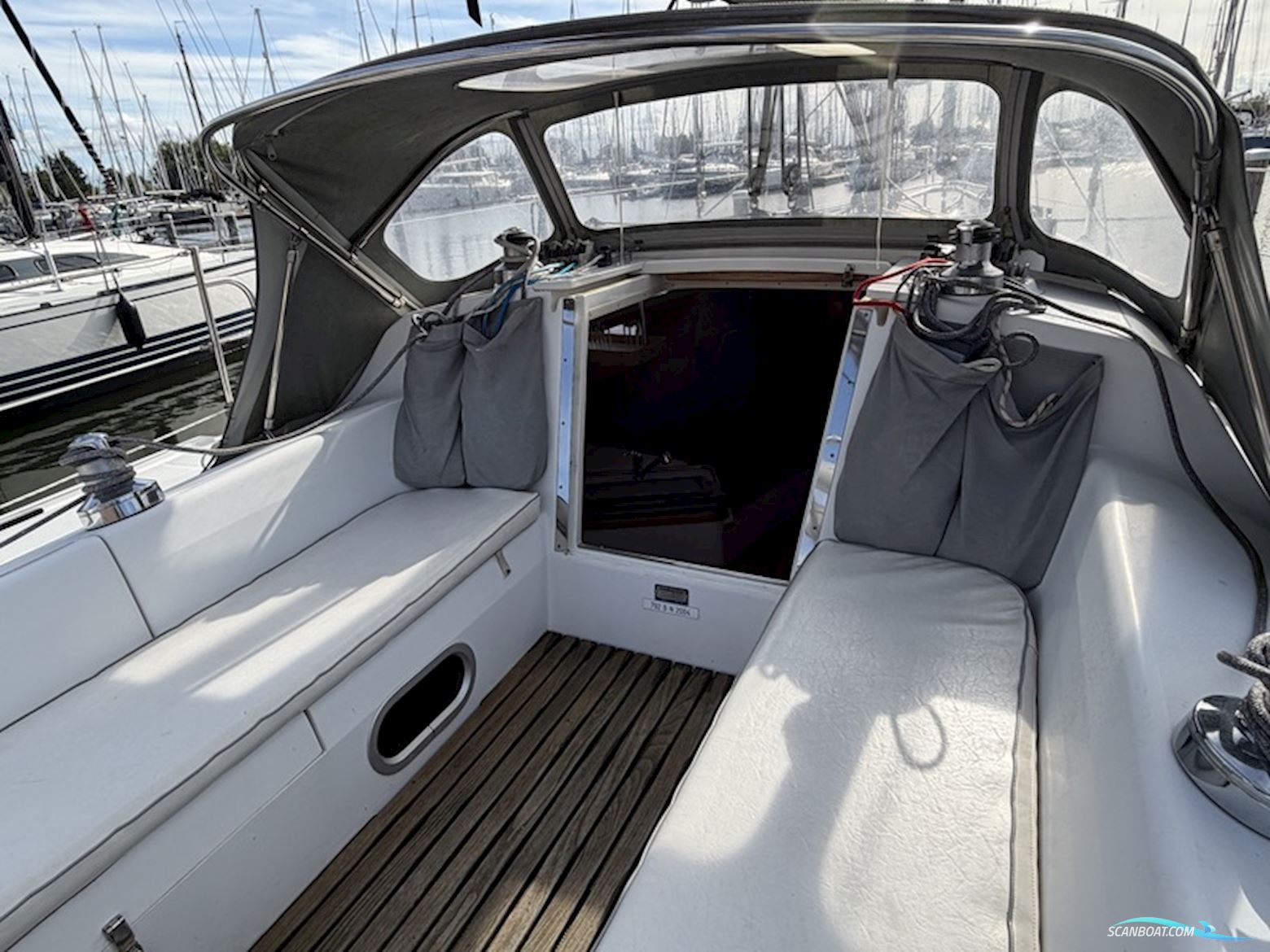Catalina 320