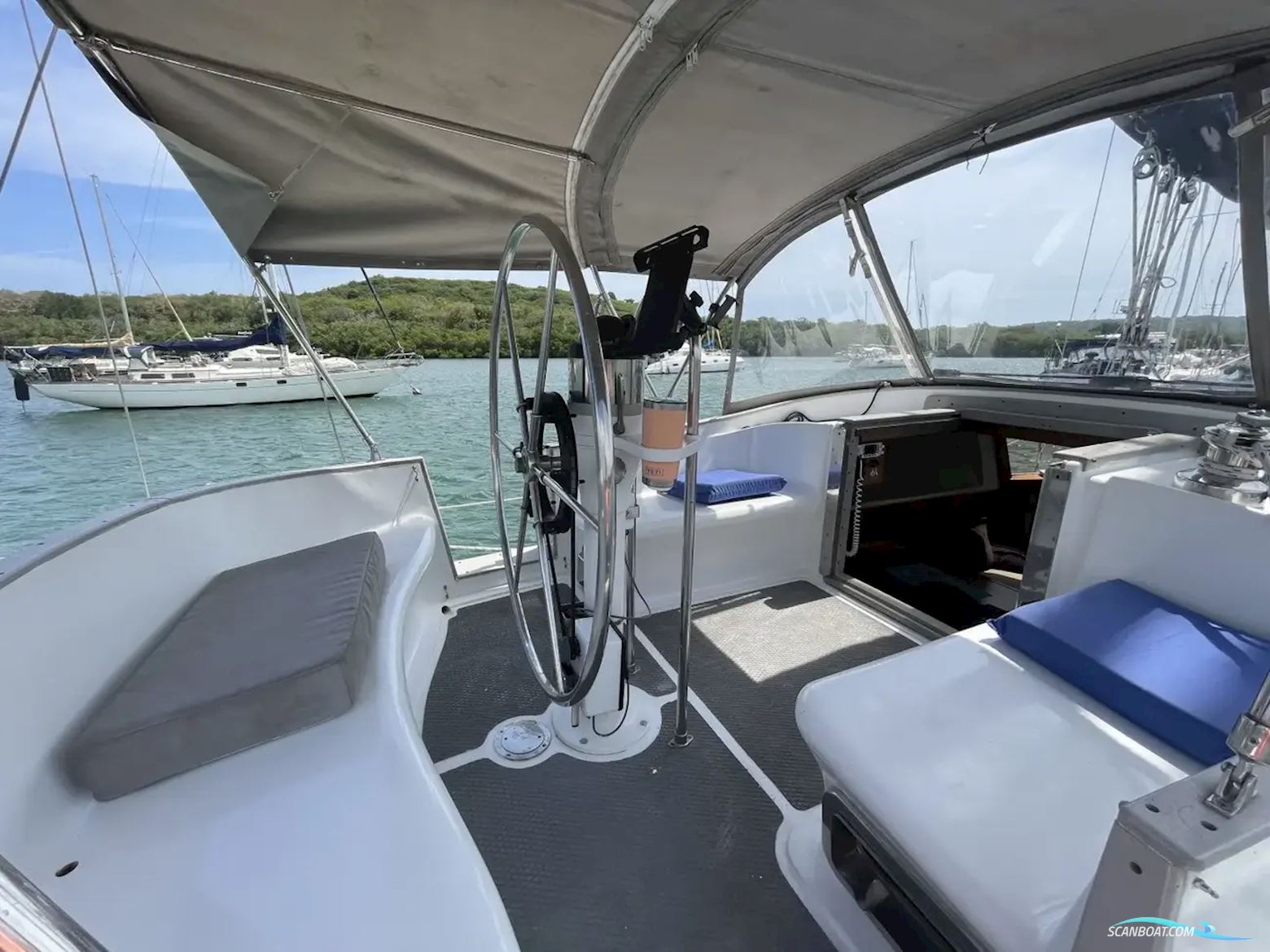Challenger Anacapa 42