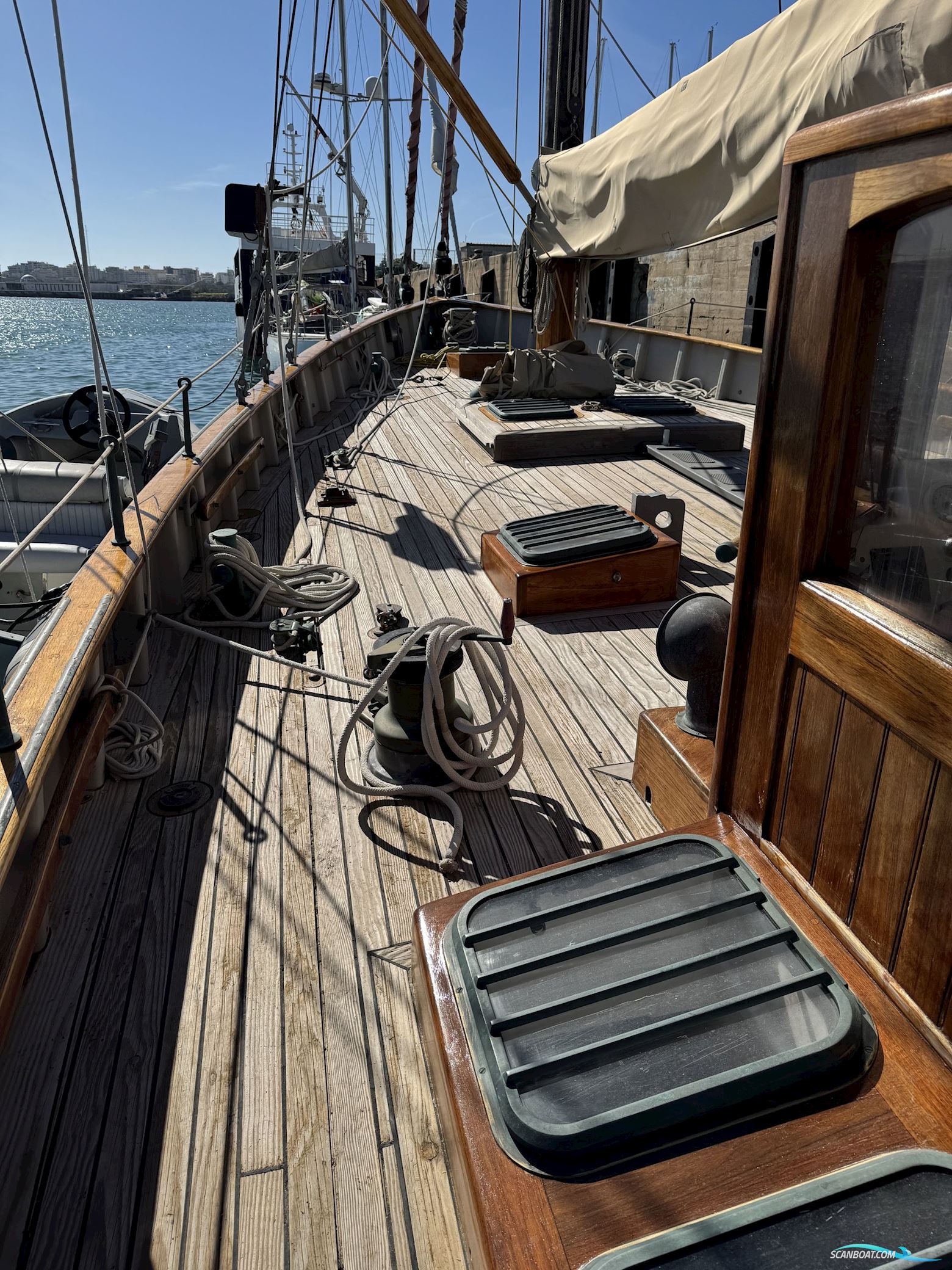 Classic Ketch Pilot House 65ft