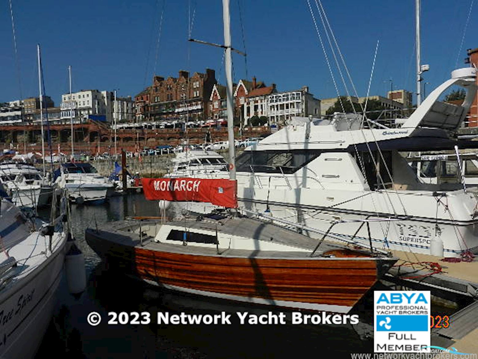 Classic Yacht Mullins Monarch 23