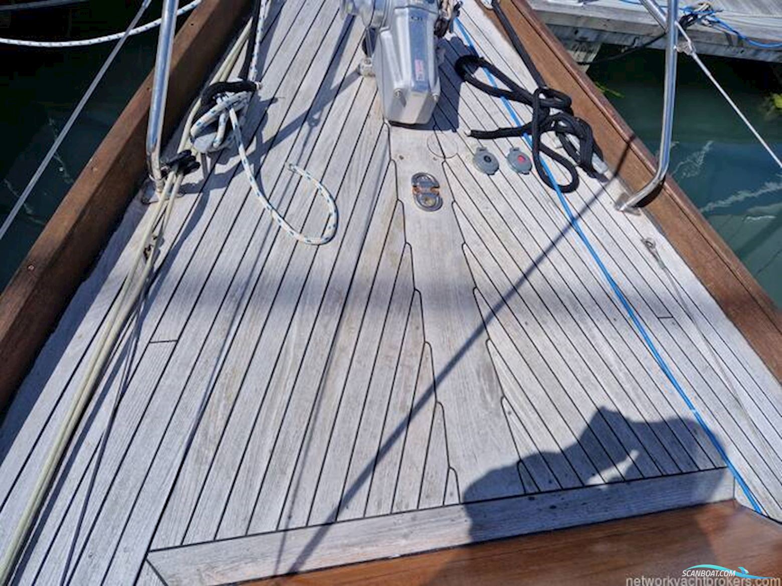 Classic Yacht Robertson 35