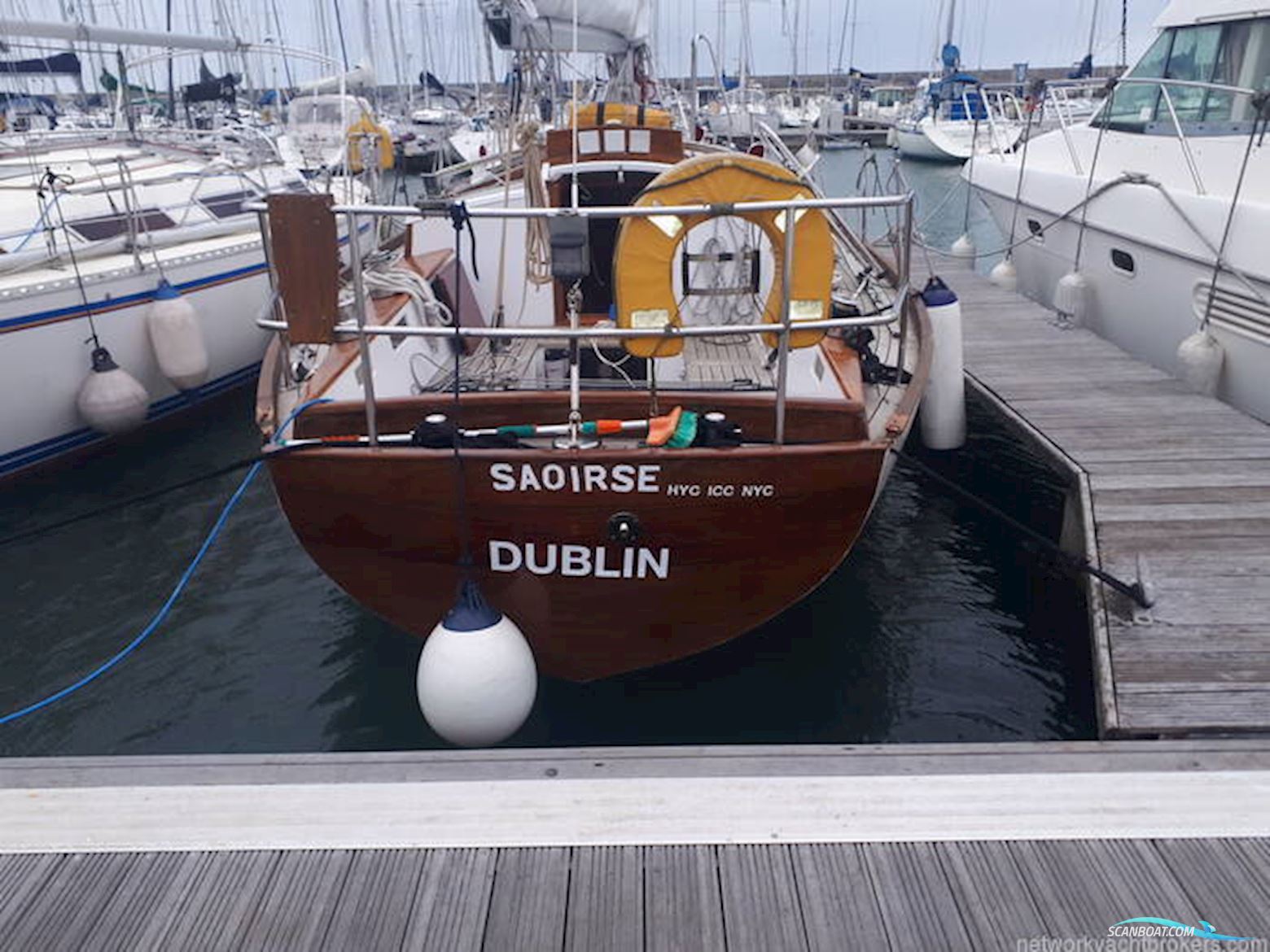 Classic Yacht Robertson 35