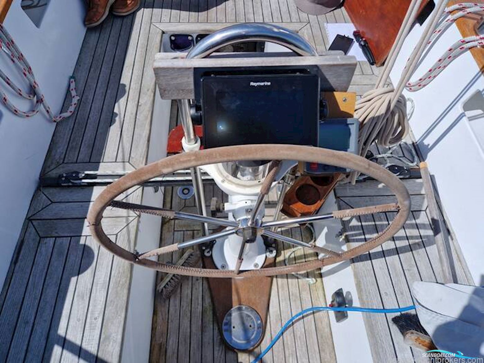 Classic Yacht Robertson 35