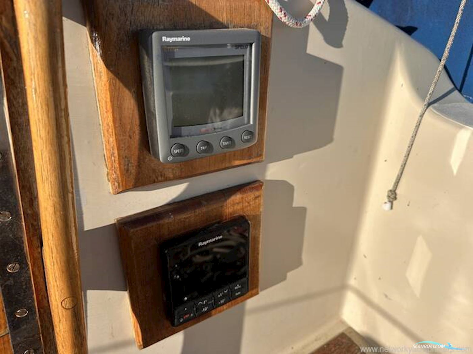 Contessa 32