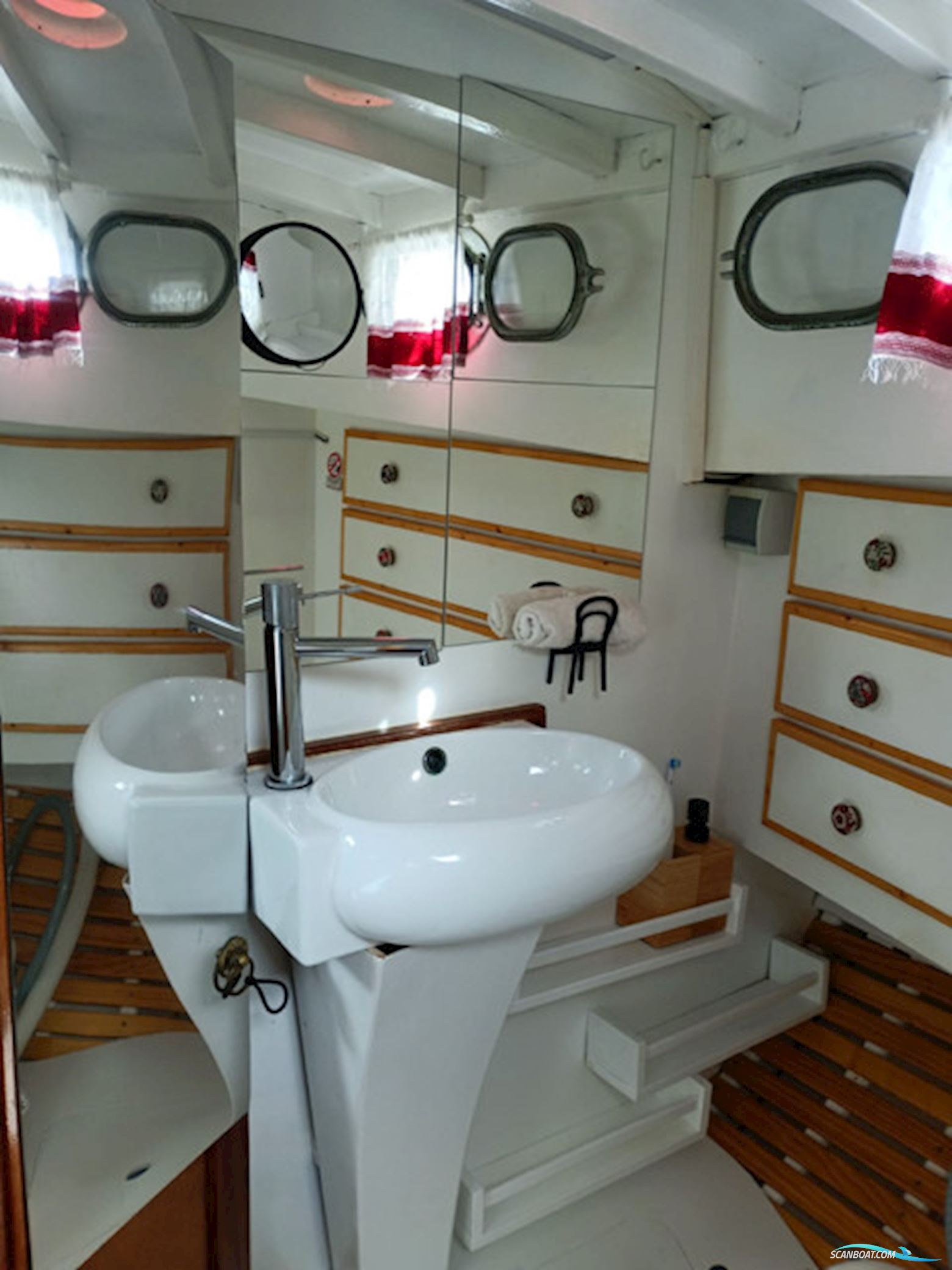Custom Built Boat Erytheia Cotre Juan Alsine