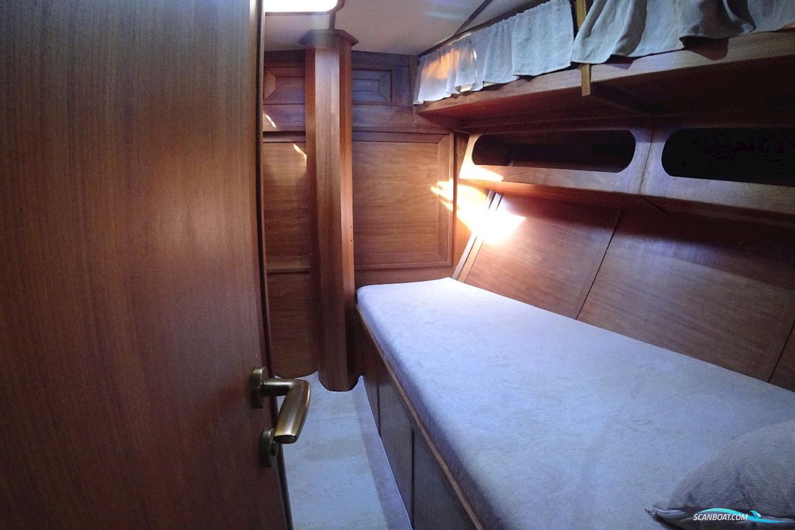 Custom Built Hout bay 40