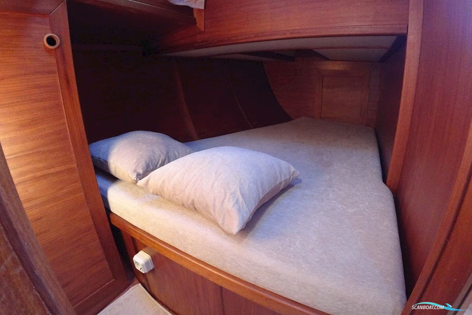 Custom Built Hout bay 40