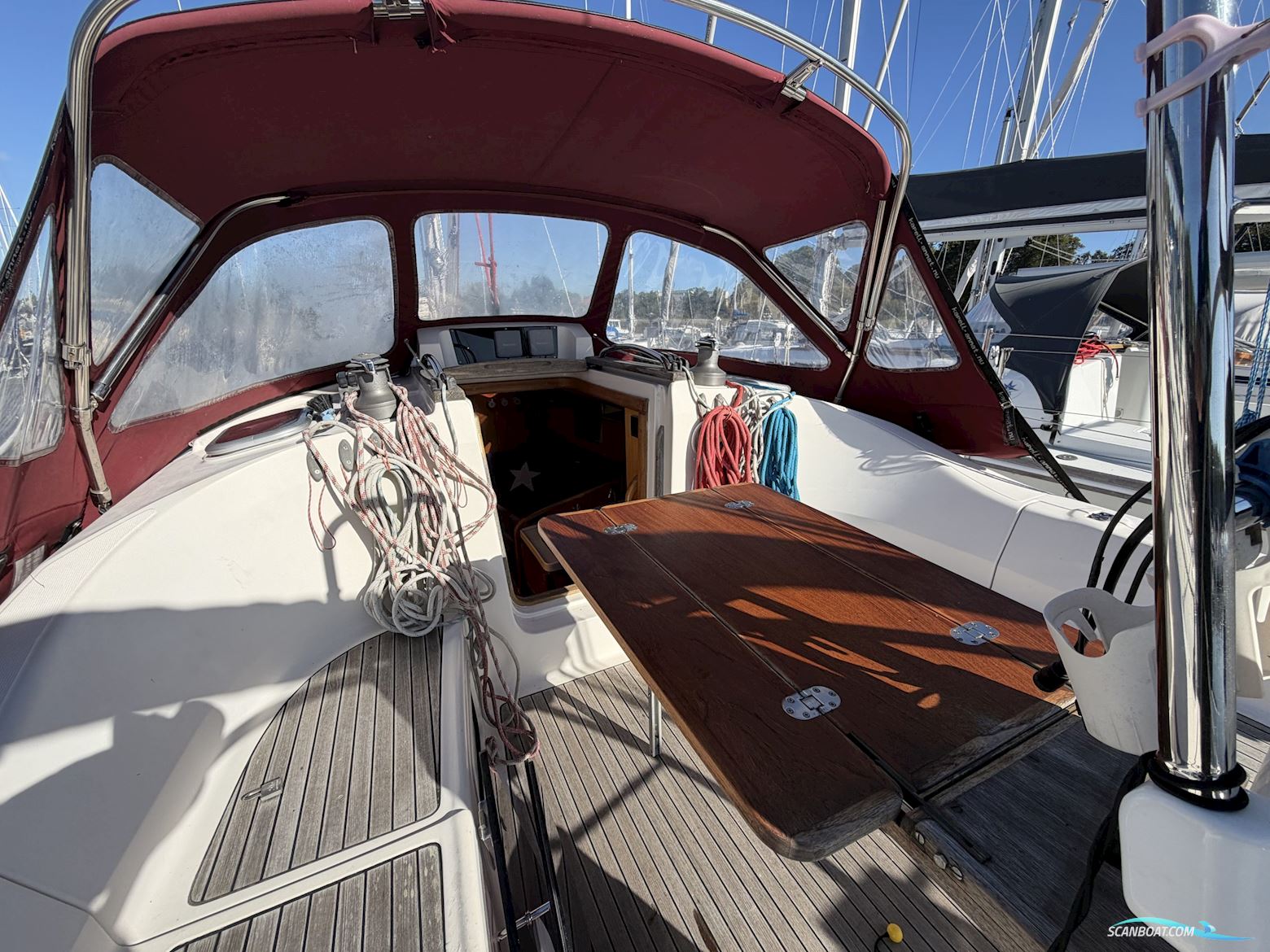 Delphia Delphia 37