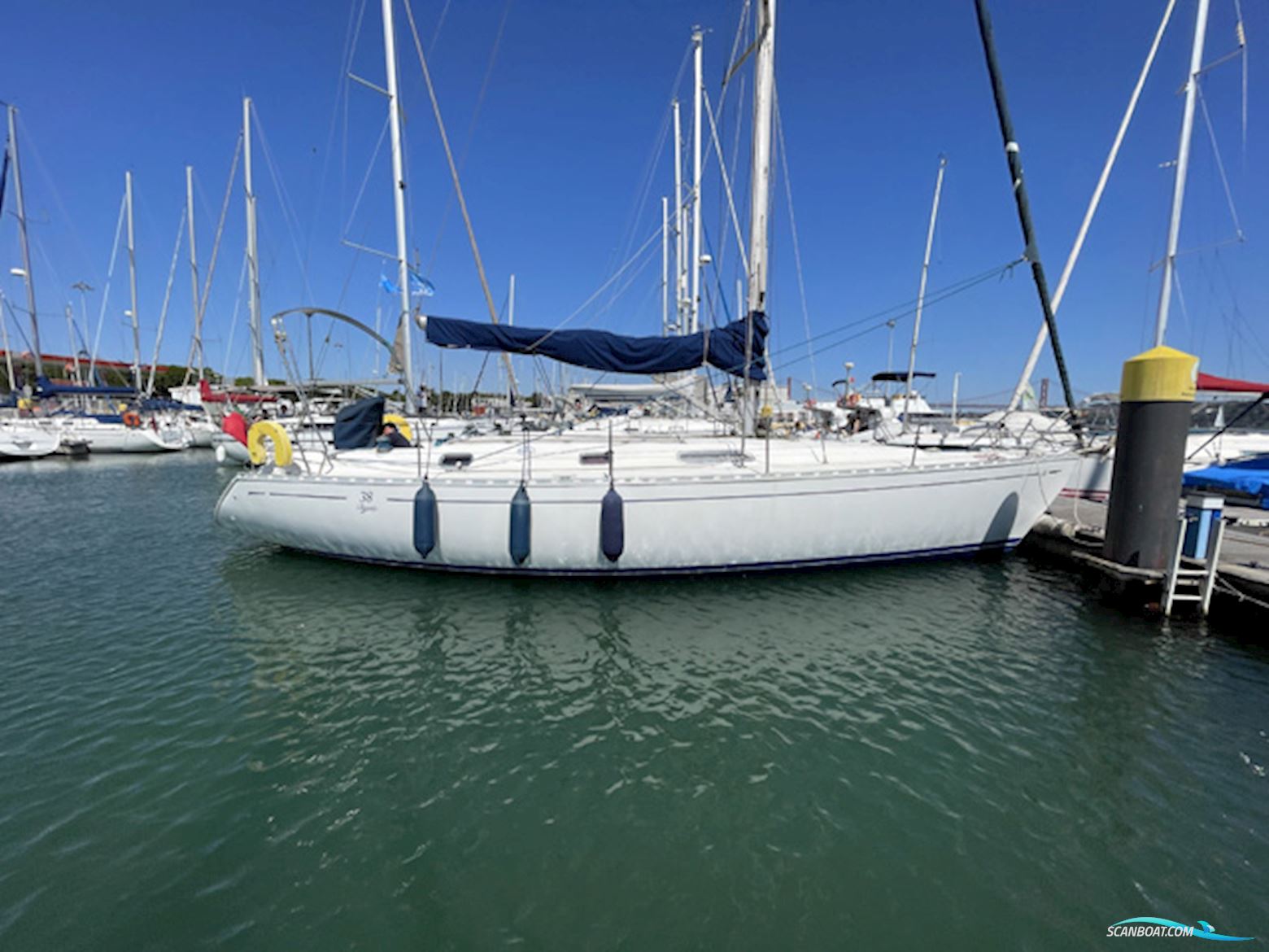 Dufour 38 Classic Sailingboat 1998, with Volvo Penta engine, Portugal