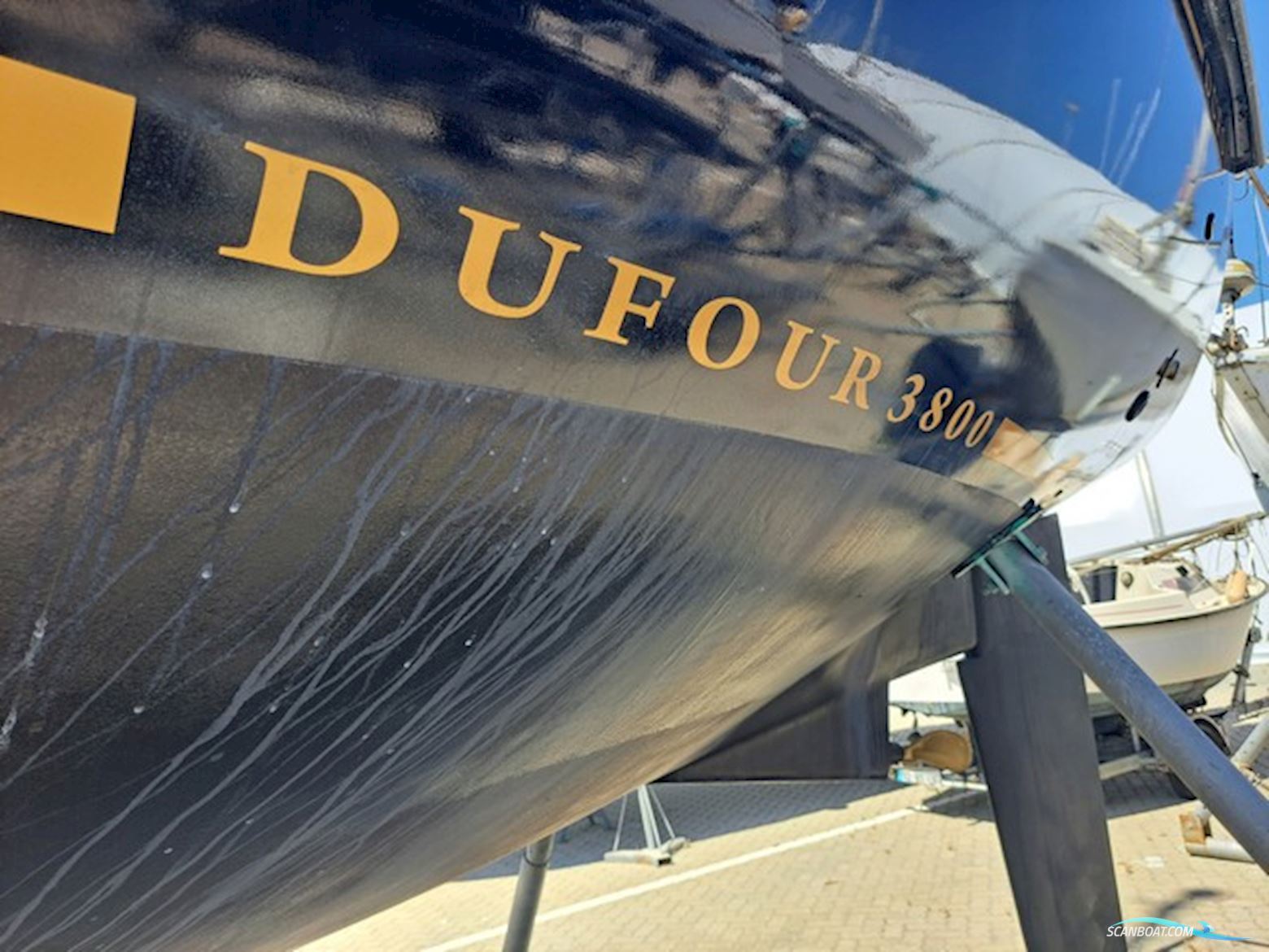 Dufour 3800