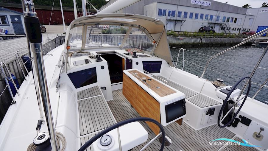 Dufour 390