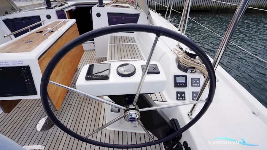 Dufour 390