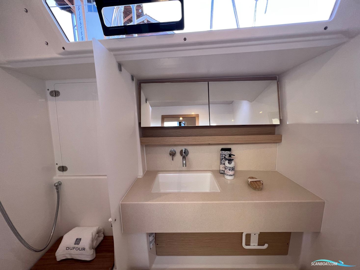 Dufour 470