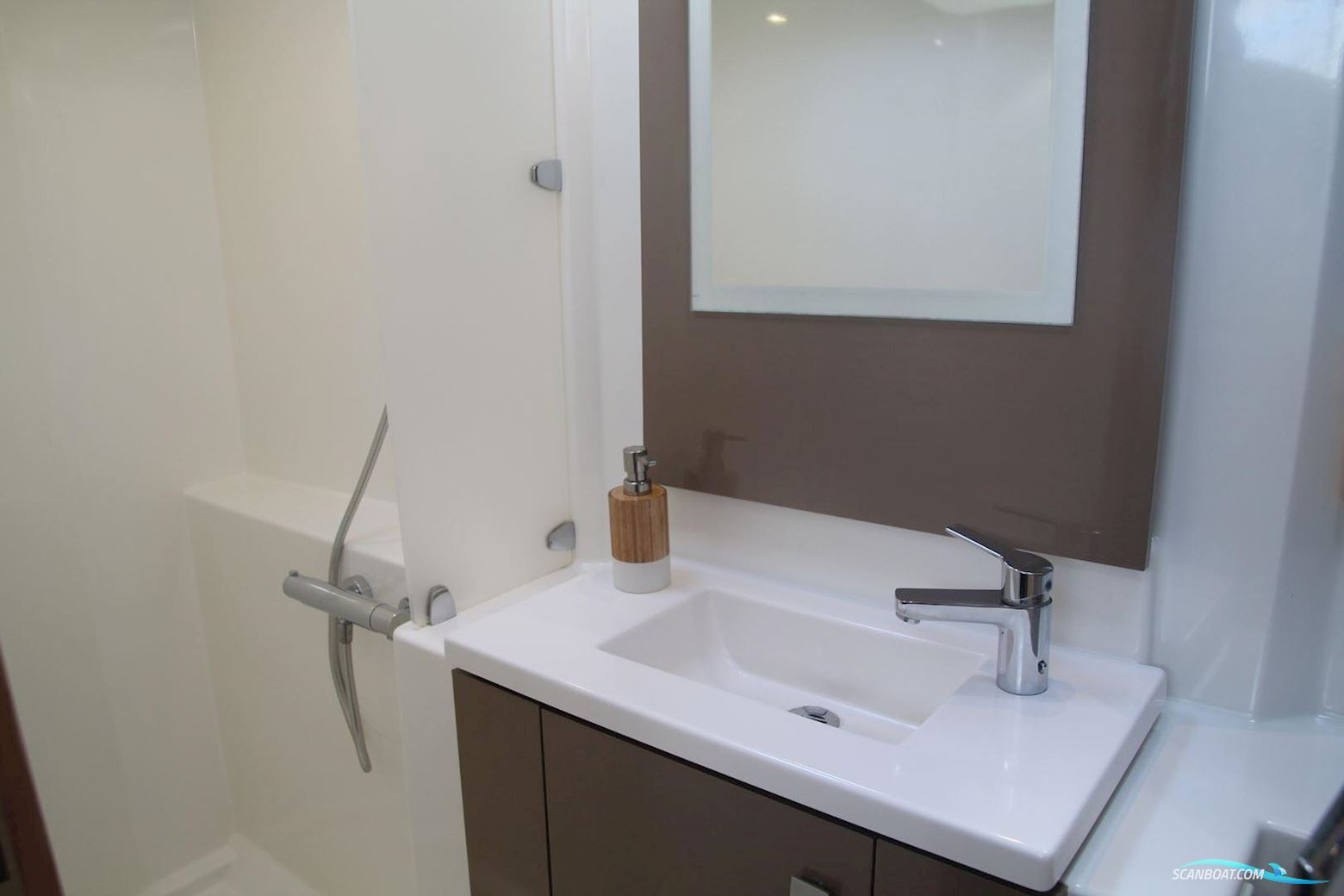 Fountaine Pajot Lucia 40