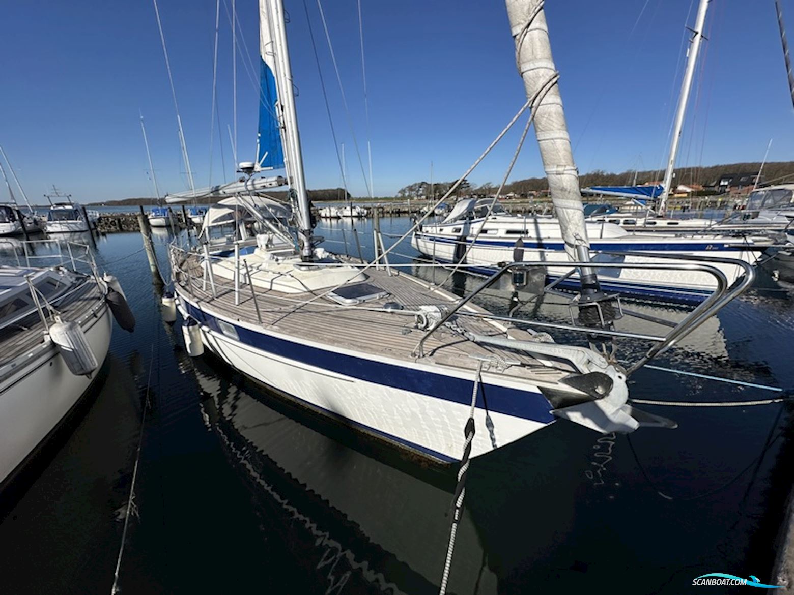 Hallberg Rassy 352