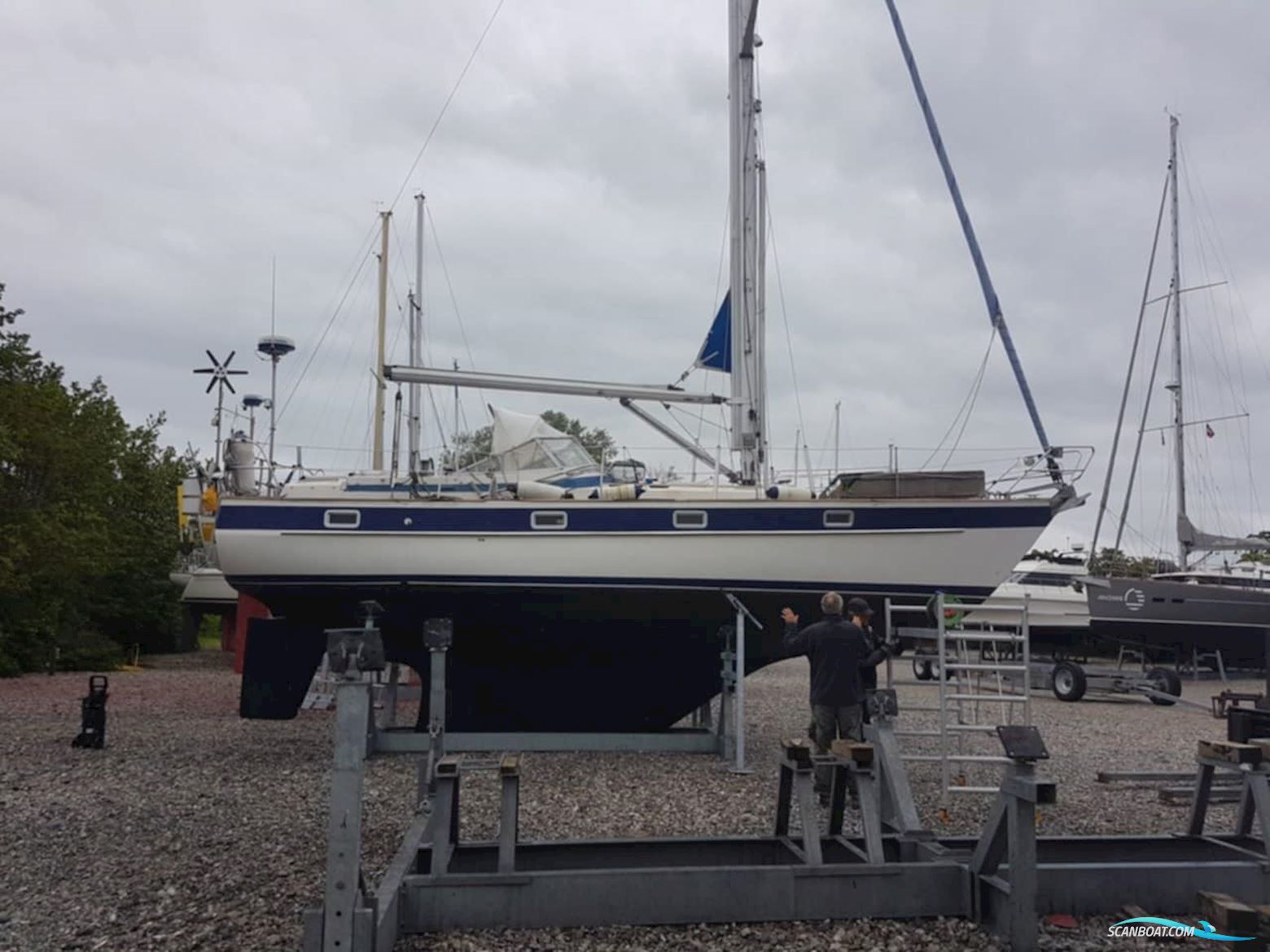 Hallberg Rassy 352