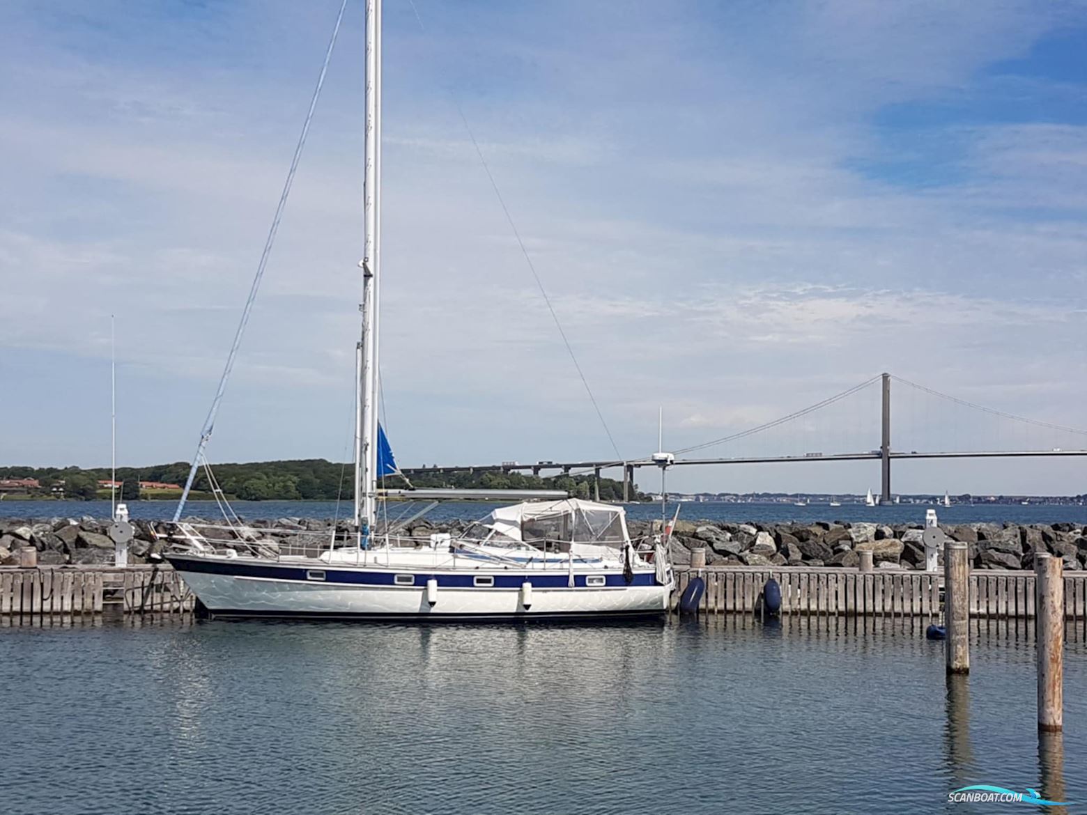 Hallberg Rassy 352