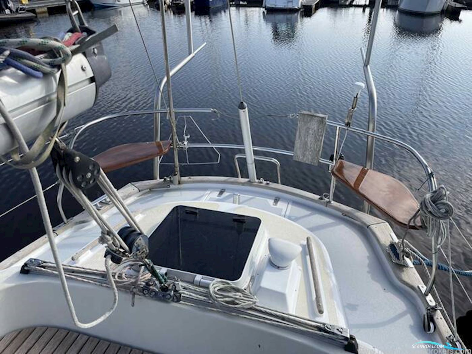 Hallberg Rassy 352