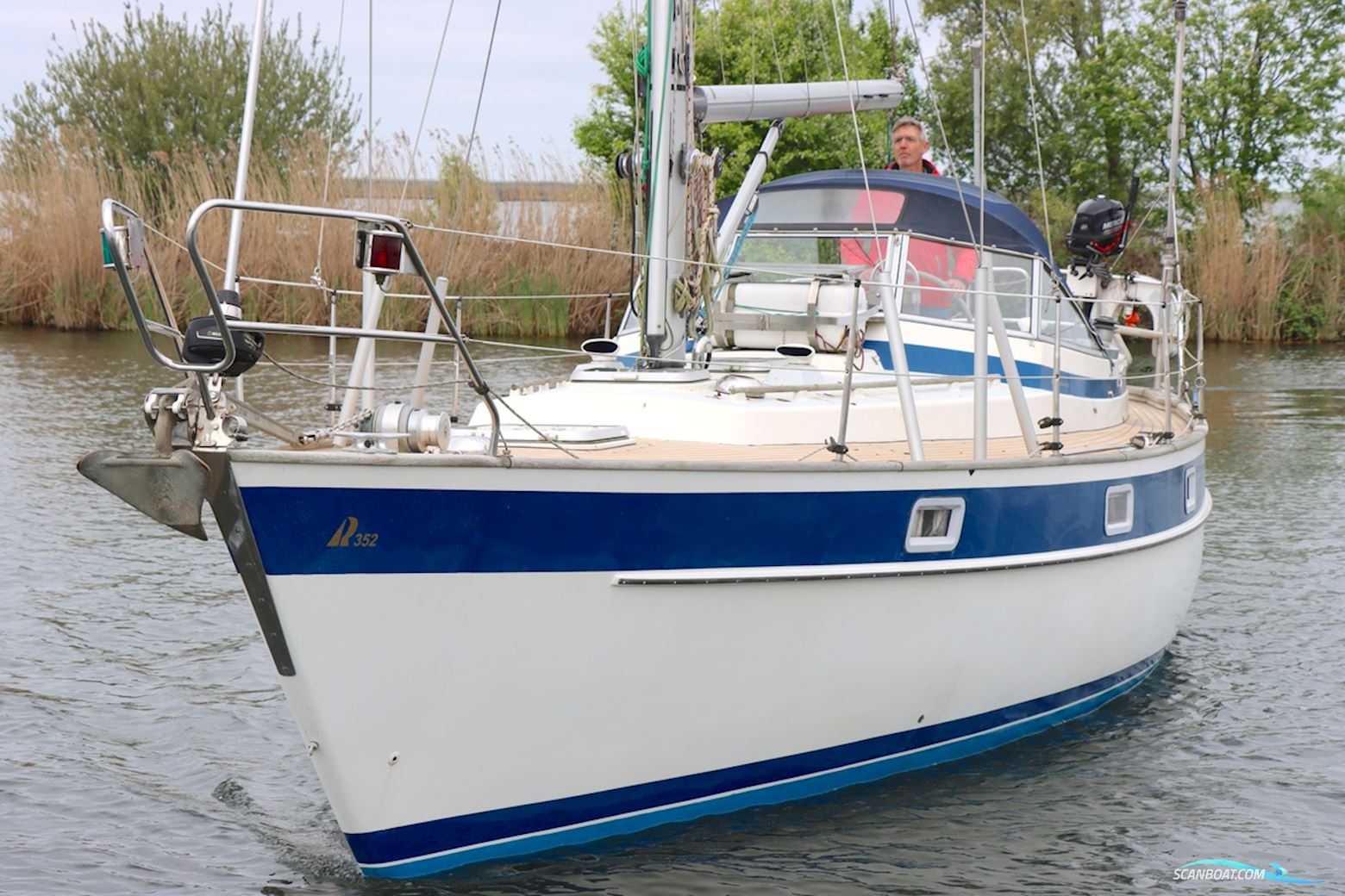 Hallberg Rassy 352