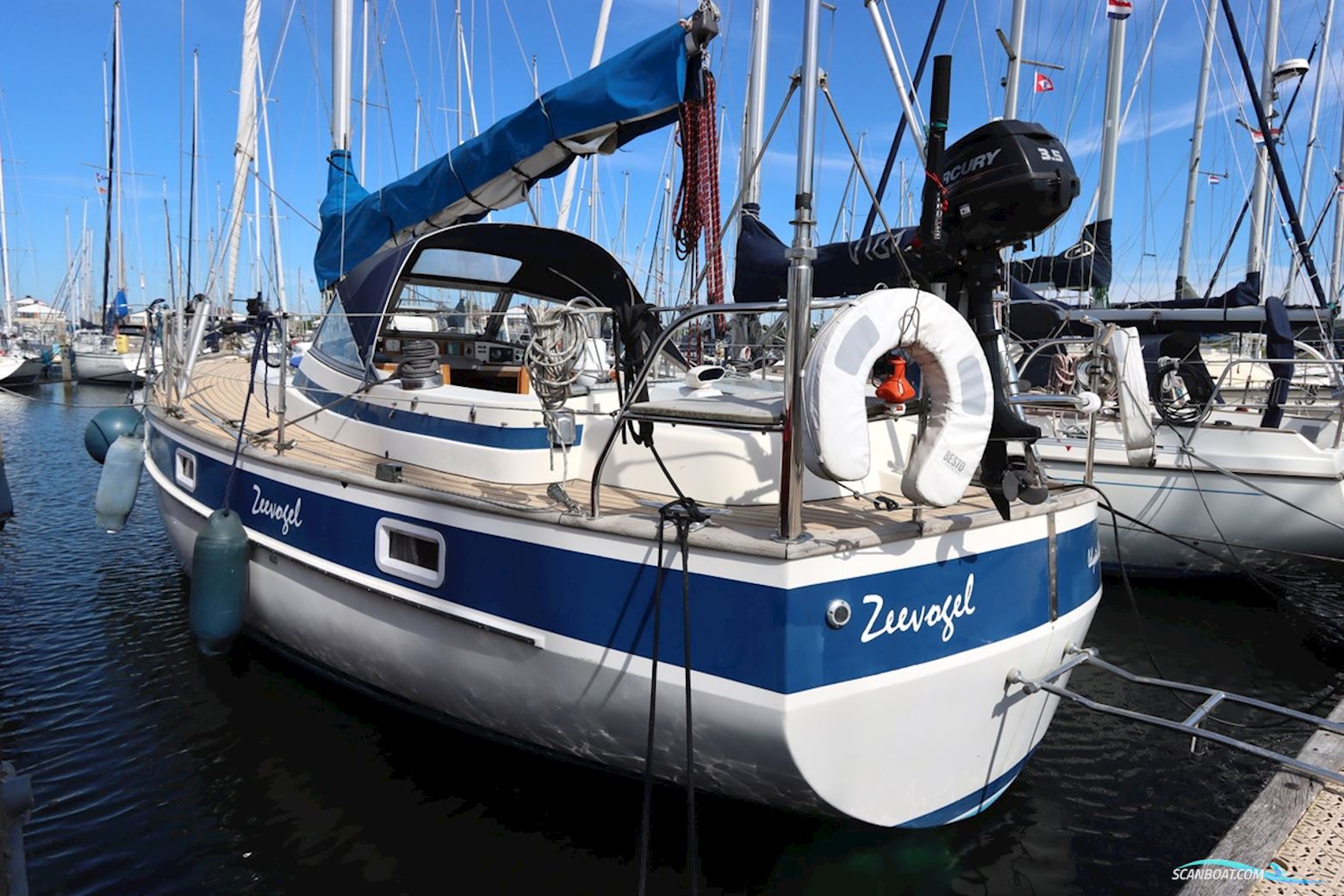 Hallberg Rassy 352