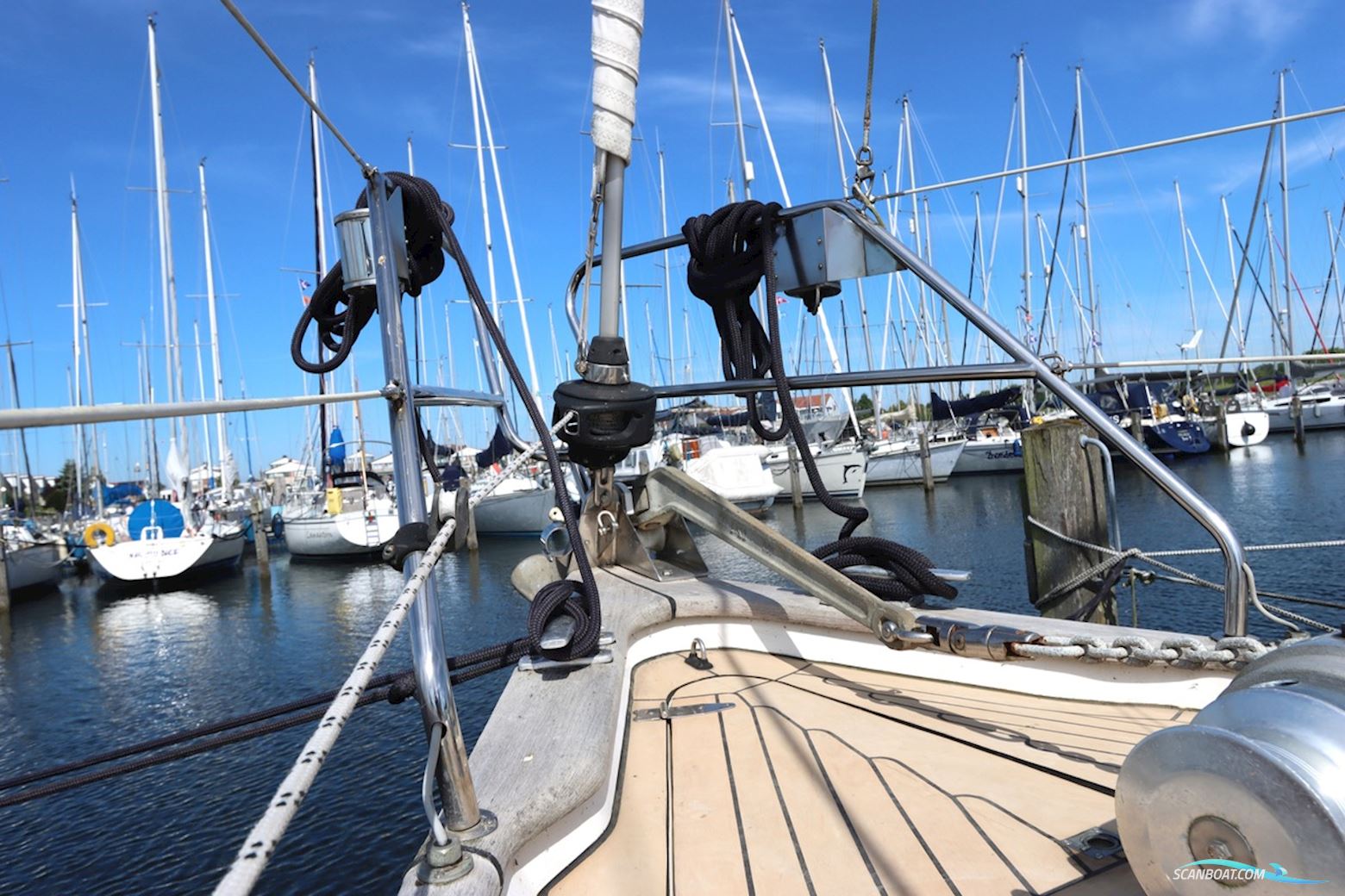 Hallberg Rassy 352