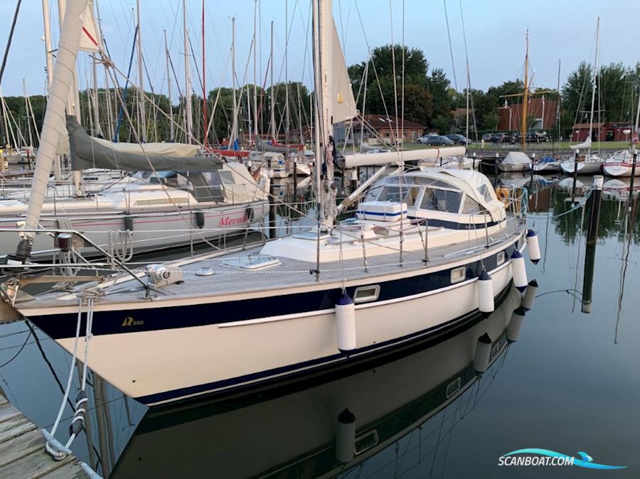 Hallberg Rassy 352