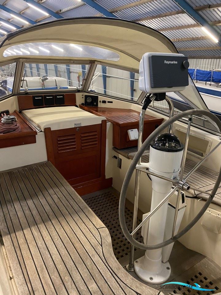 Hallberg Rassy 352