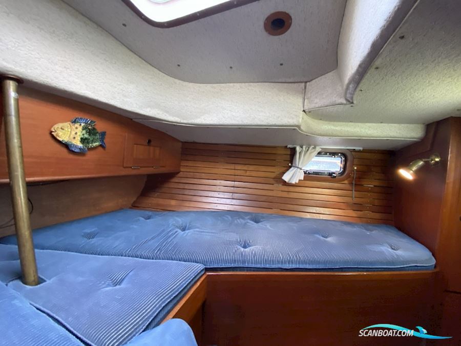 Hallberg Rassy 352