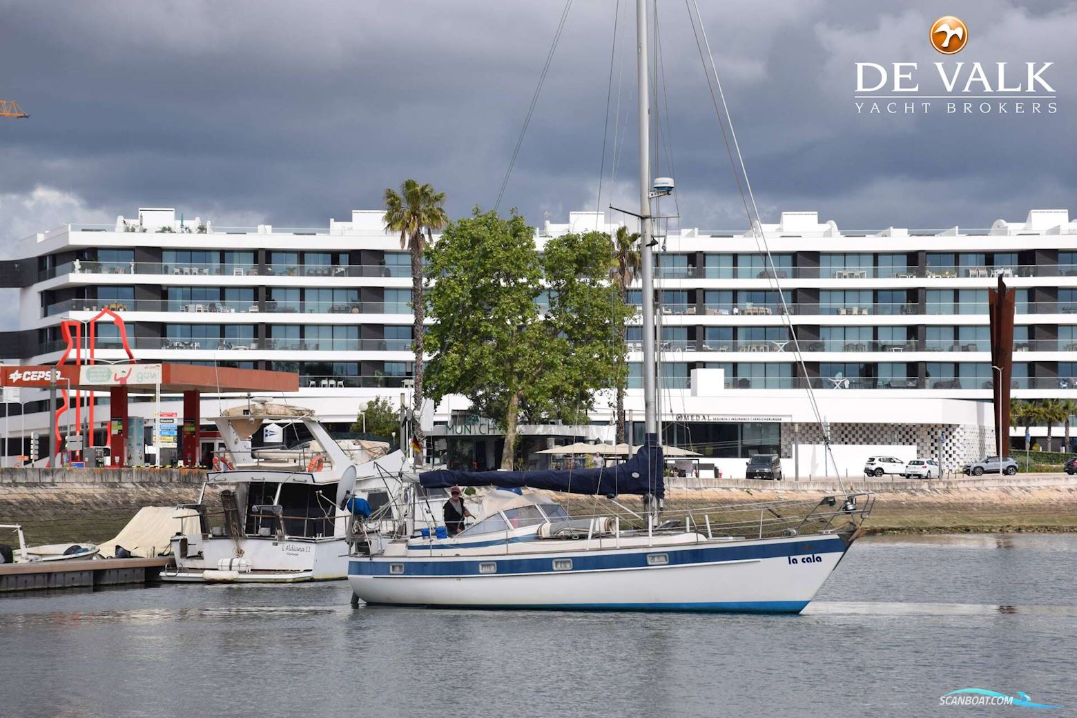 Hallberg Rassy 352