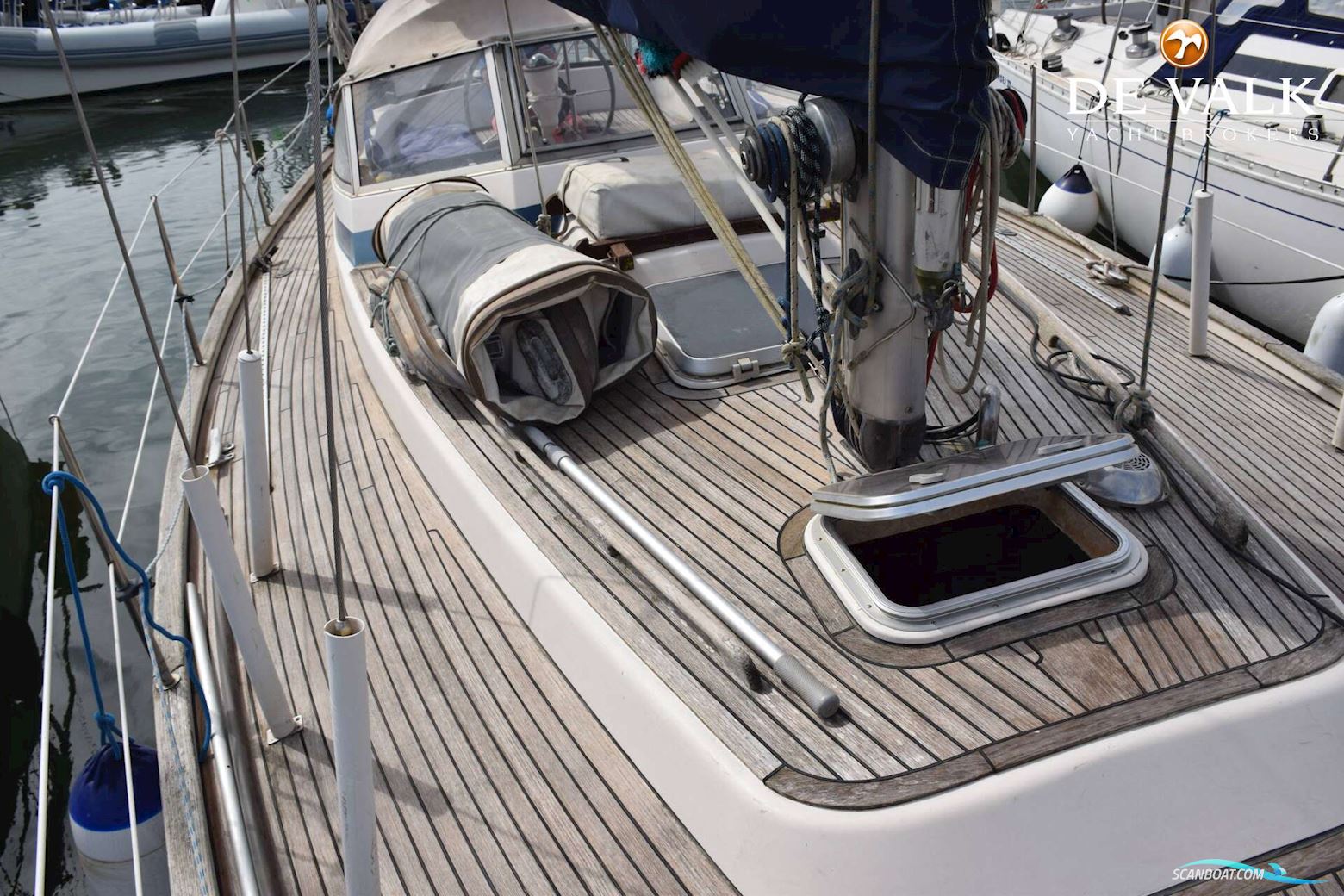 Hallberg Rassy 352