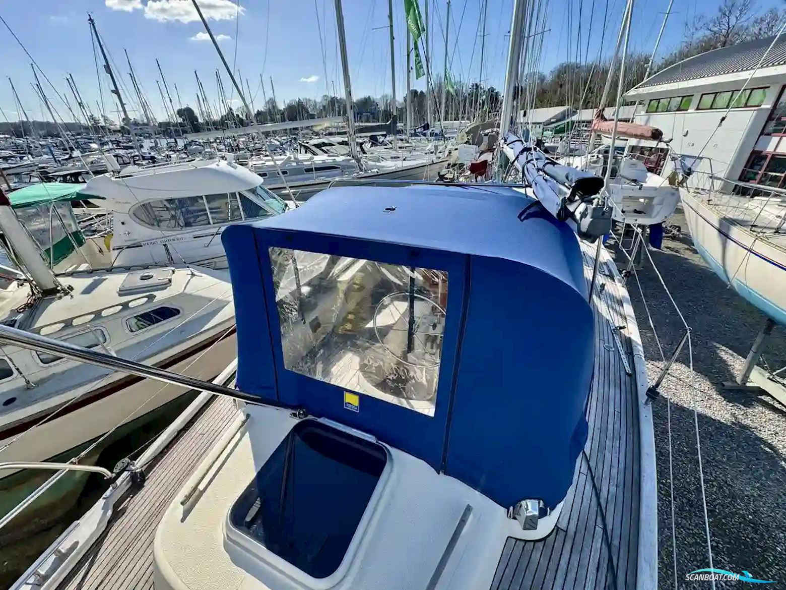 Hallberg-rassy 352