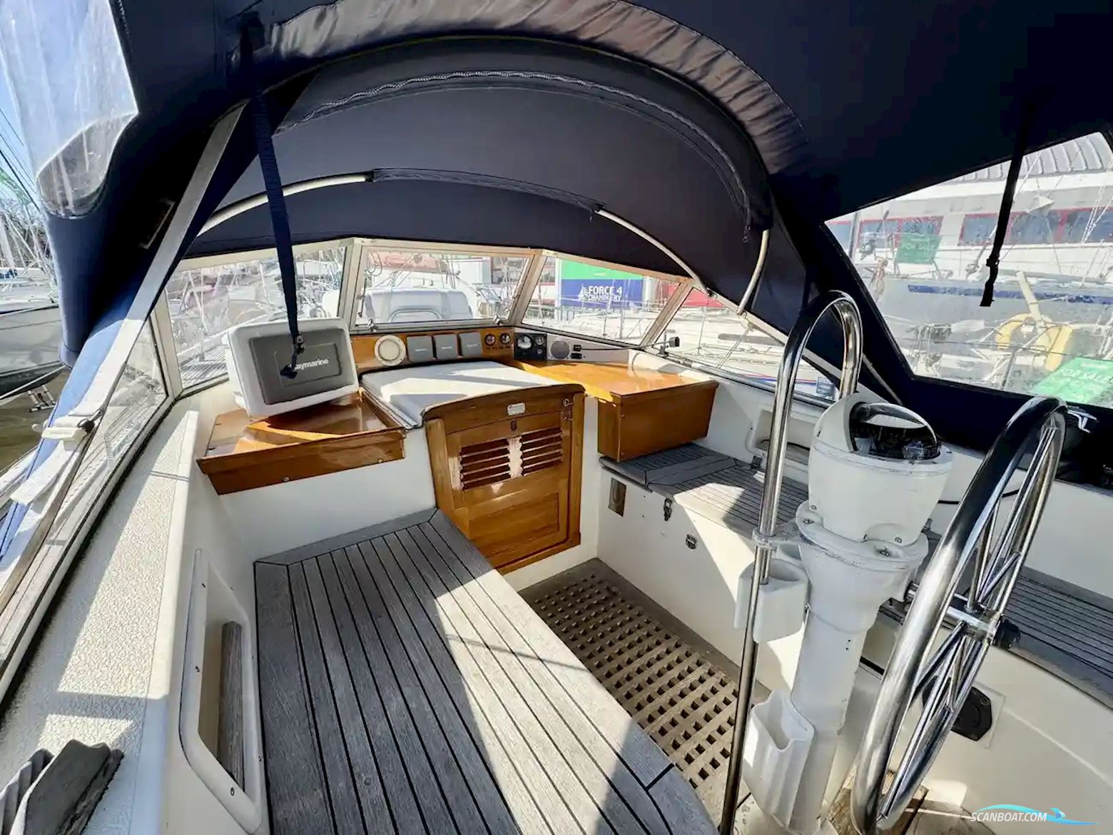 Hallberg-rassy 352