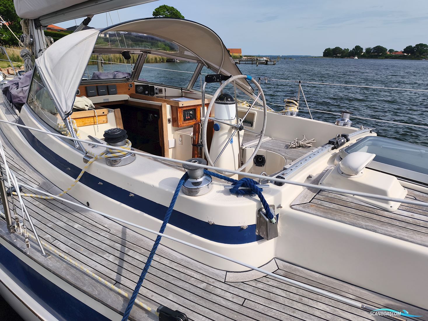 Hallberg Rassy 352