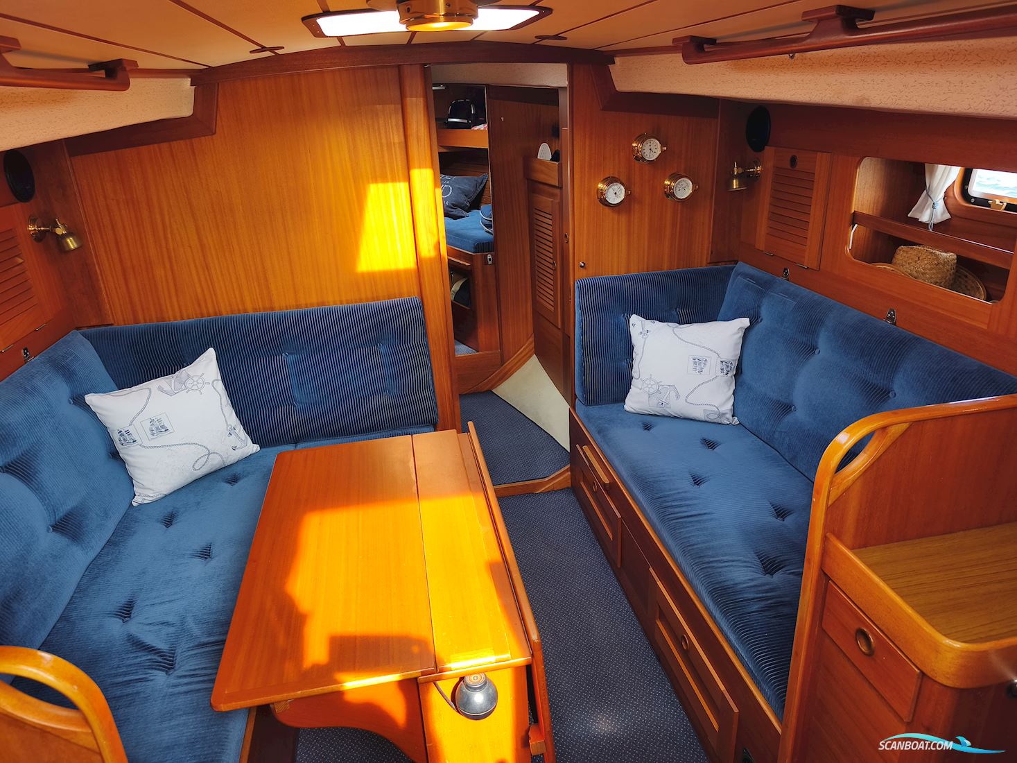 Hallberg Rassy 352
