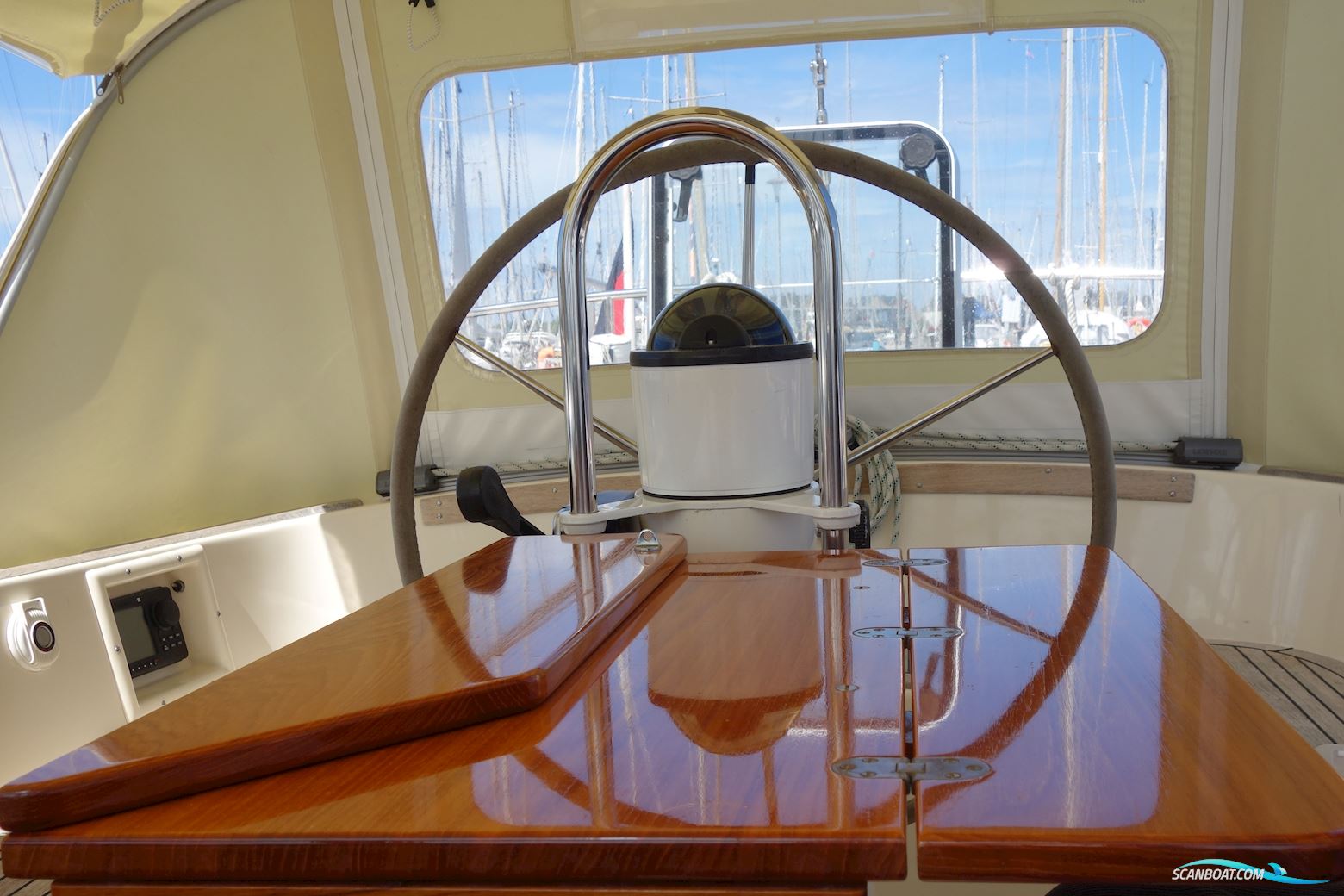 Hallberg-Rassy 352