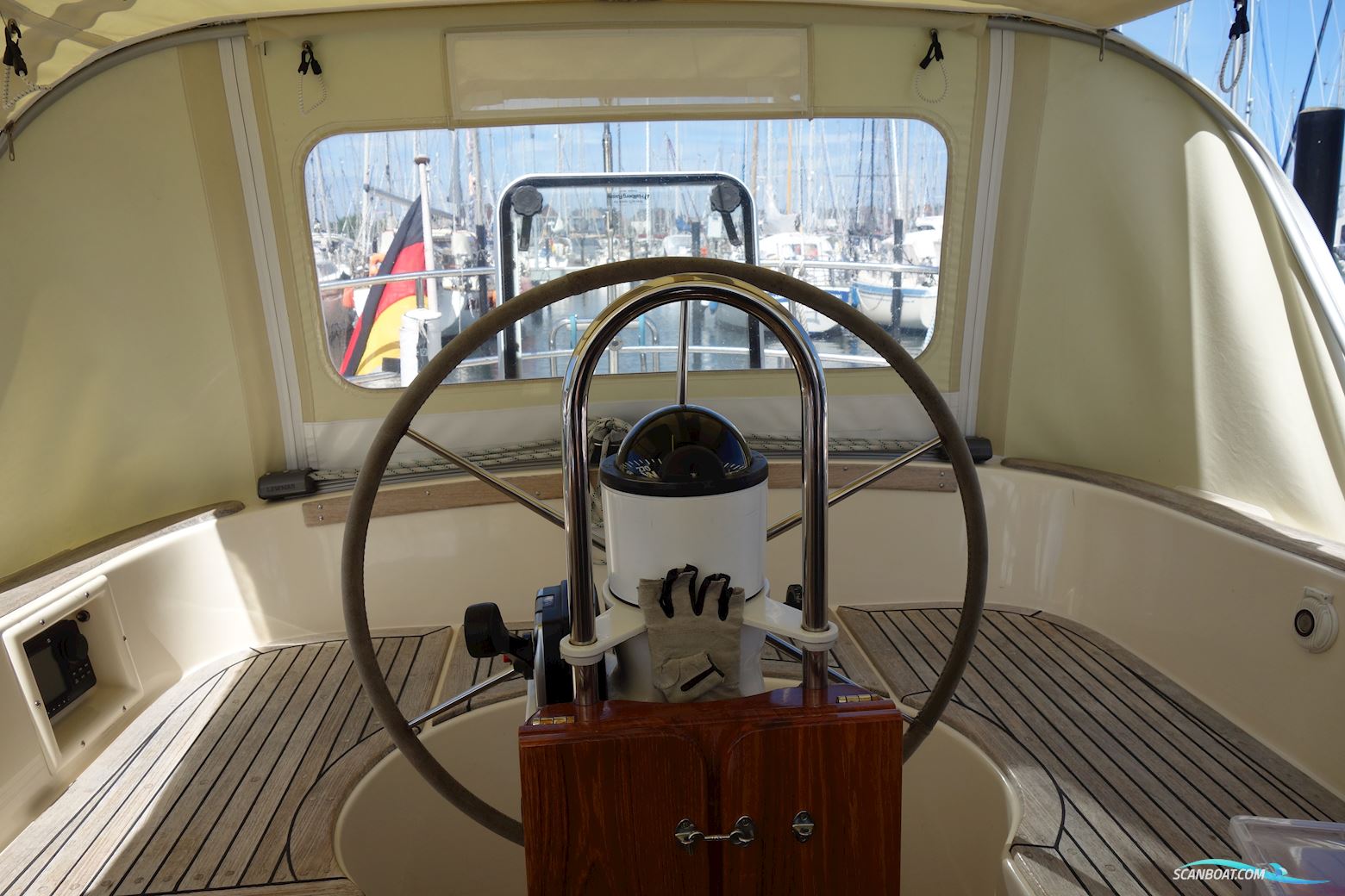 Hallberg-Rassy 352