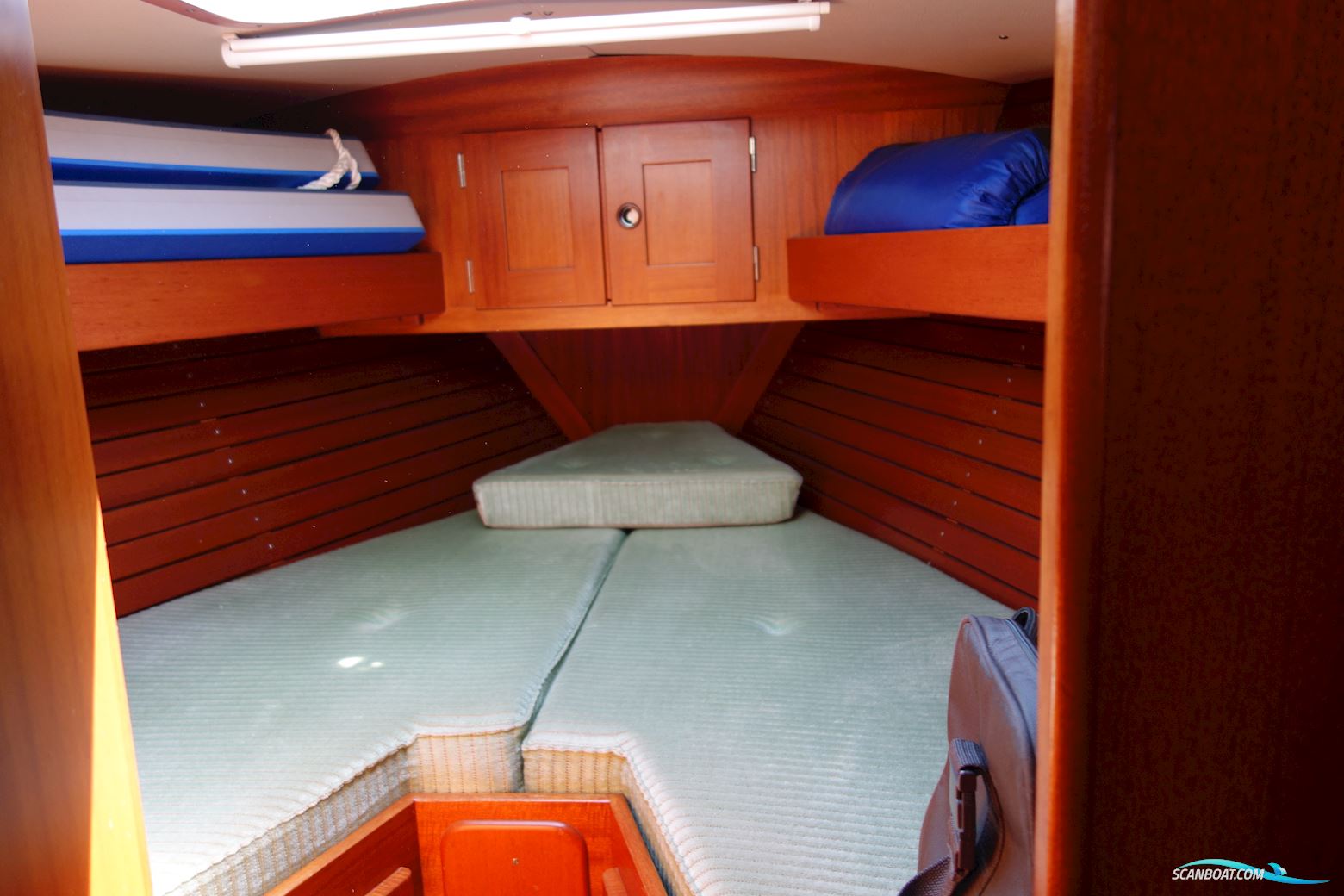 Hallberg-Rassy 352