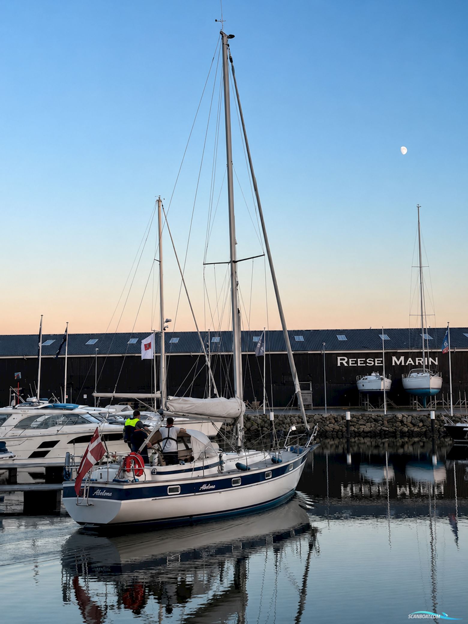 Hallberg Rassy 352
