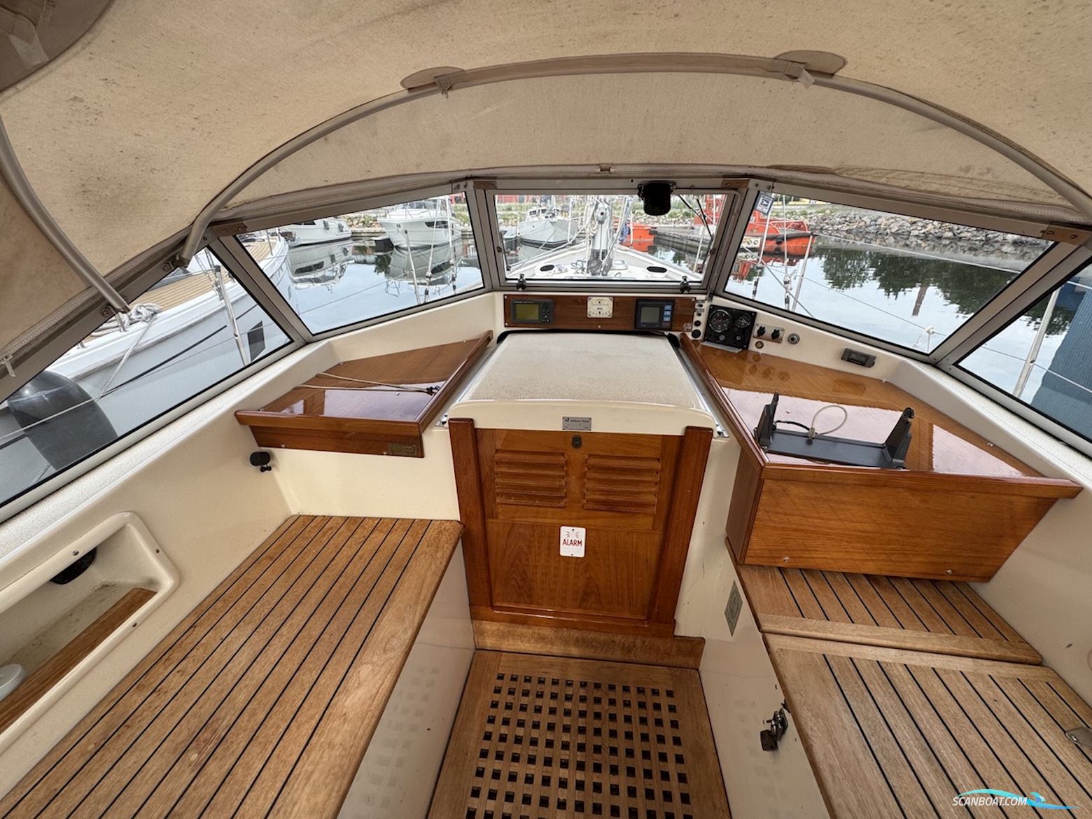 Hallberg Rassy 352