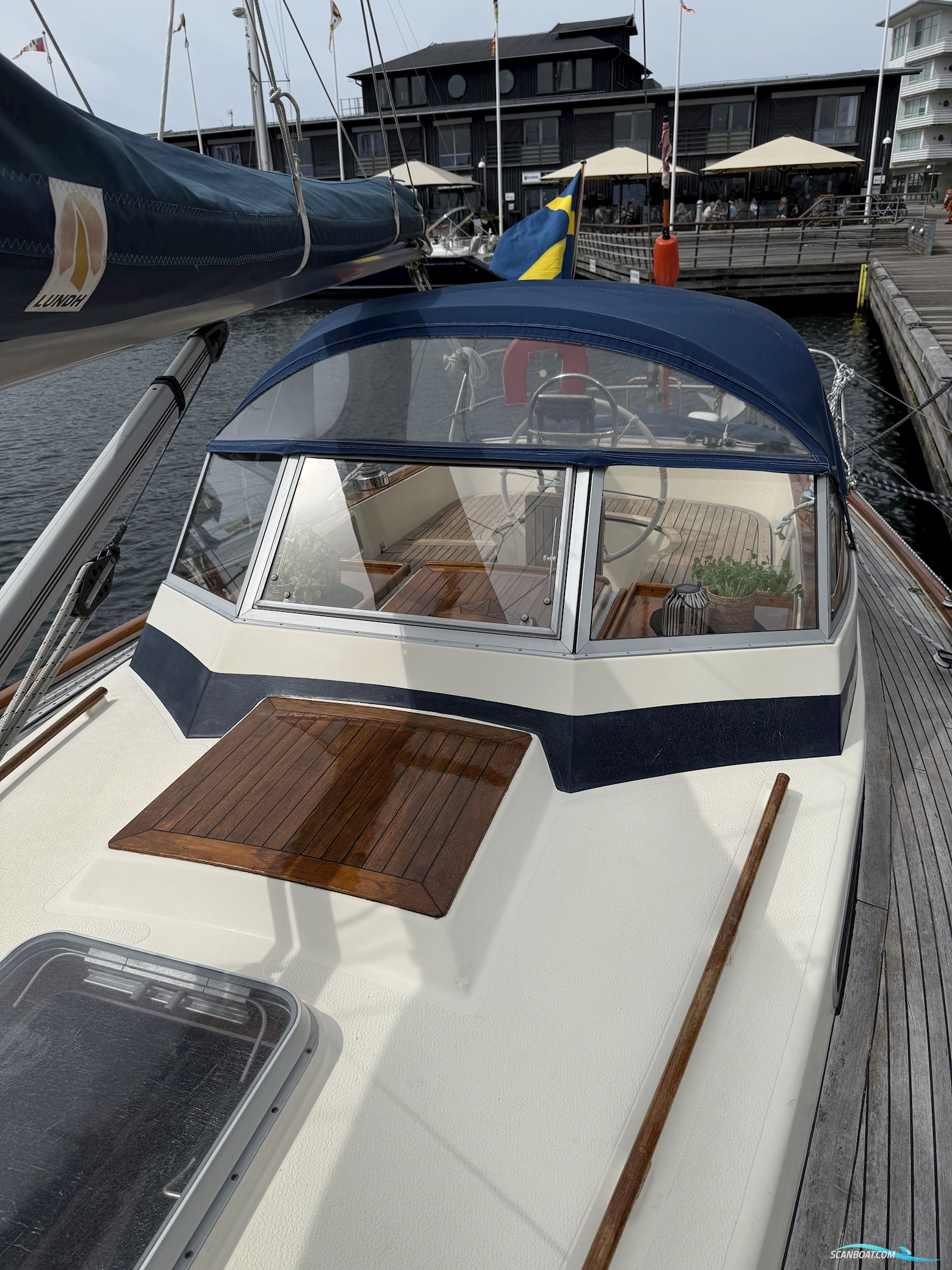 Hallberg-Rassy 352